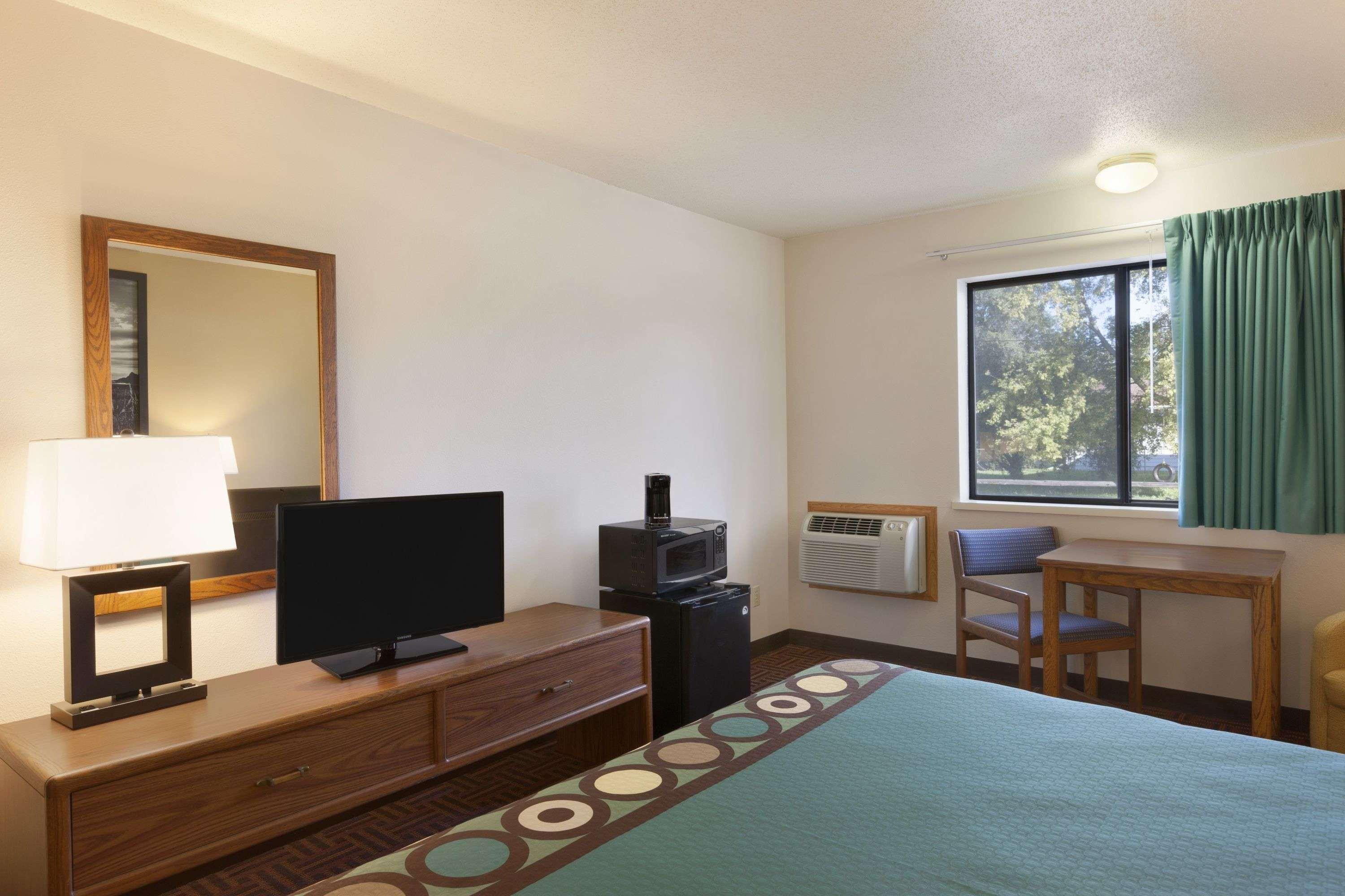 Super 8 By Wyndham Wall Buitenkant foto